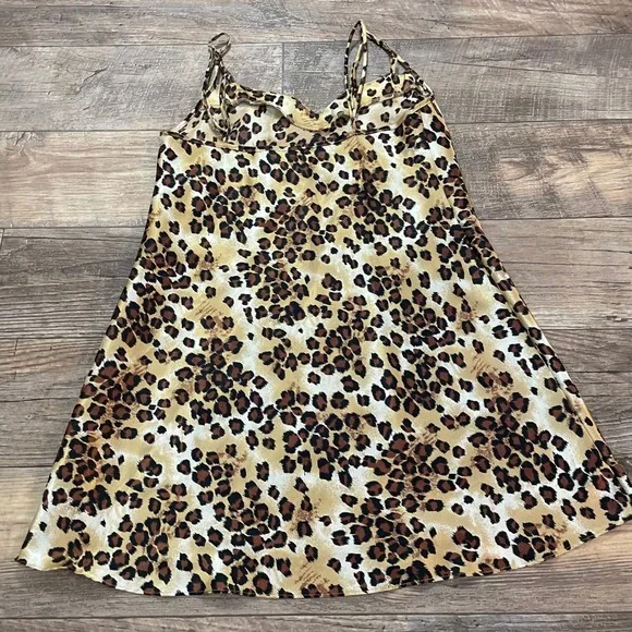 L.A. Intimates Leopard Print Satin Robe and Chemise Set Small - Picture 6 of 10